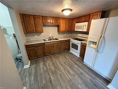 1000 Castle Ct Chesapeake, VA 23323