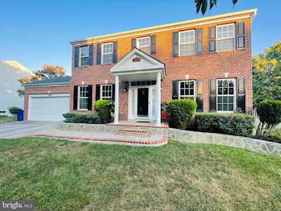 2440 Streamview Dr Waldorf, MD 20603