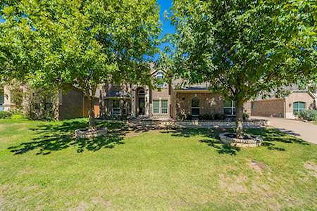 951 Silver Creek Drive DeSoto, TX 75115