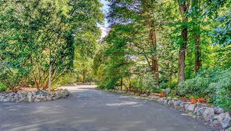 25 Ledgewood Rd Winchester, MA 01890