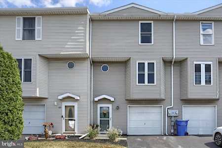 221 Chartwood Dr Harrisburg, PA 17111