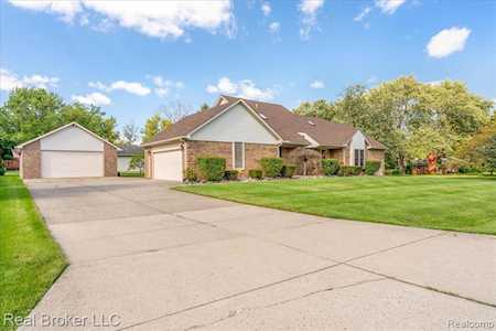 685 E Lovell Dr Troy, MI 48085