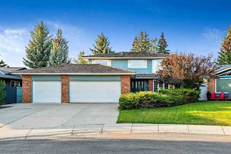28 Woodmont Place SW Calgary, AB T2W 4N3