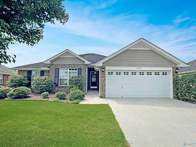 4704 Carrington Blvd Owens Cross Roads, AL 35763