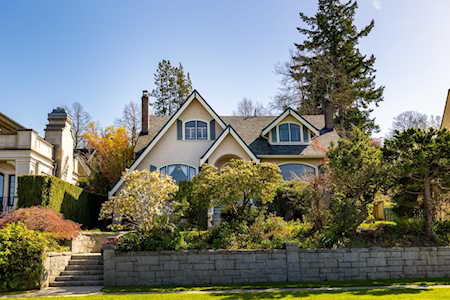 4096 W 8th Avenue Vancouver, BC V6R 1Z6