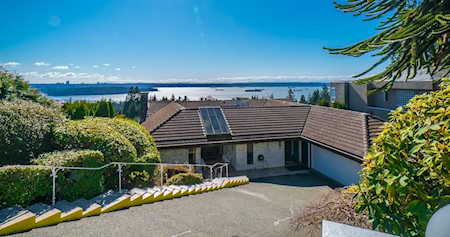 2289 Westhill Drive West Vancouver, BC V7S 2Z2