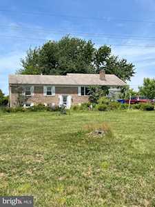 4402 Highboro Dr Mount Airy, MD 21771