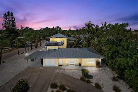 301 Avenida Madera Sarasota, FL 34242