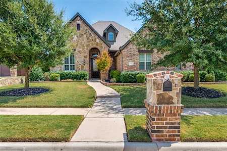 8356 Saddlebrook Drive North Richland Hills, TX 76182