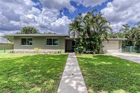 637 Garden Ct Plantation, FL 33317