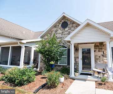 67 S Alpine Dr #23B York, PA 17408