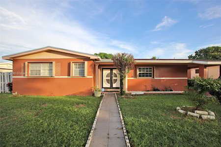 520 NE 180th Dr North Miami Beach, FL 33162