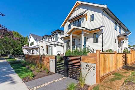 2565 E 16th Avenue Vancouver, BC V5M 2L5