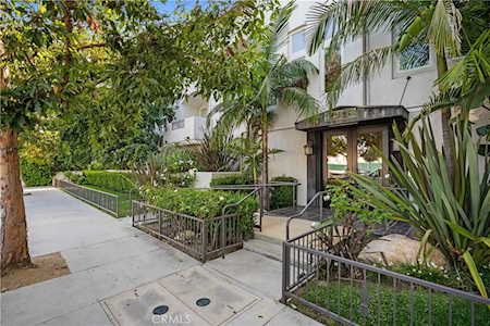 4541 Colfax Ave #106 Studio City, CA 91602