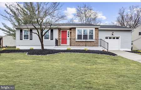 307 Windsor Ln Marlton, NJ 08053