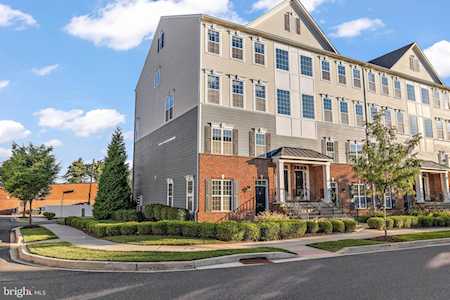 1096 Worth Ln Claymont, DE 19703