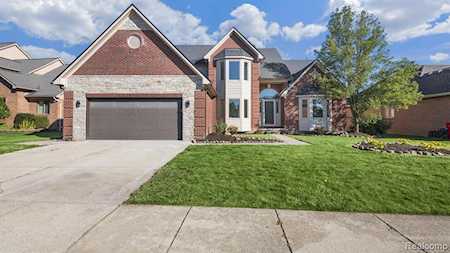 16225 Harvest Spring Ln Macomb, MI 48042