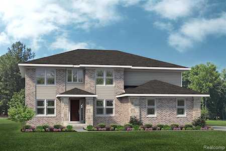 17658 Benjamin Dr Macomb, MI 48042