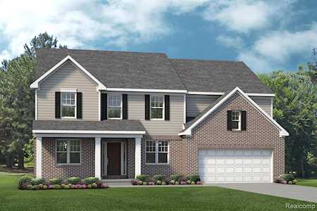 17561 Benjamin Dr Macomb, MI 48042