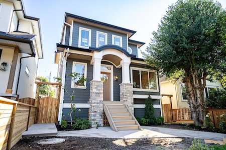 2452 Trinity Street Vancouver, BC V5K 1E1