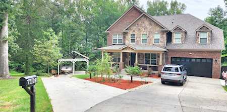10001 Fireside Ln Charlotte, NC 28215