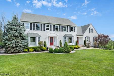 8 Braintree Ct Raritan Twp., NJ 08822
