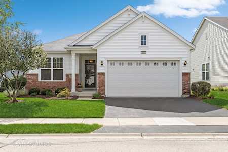 2851 Hillcrest Circle Naperville, IL 60564