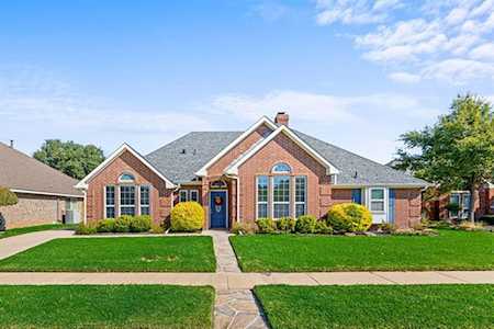 2508 Fox Glenn Circle Bedford, TX 76021