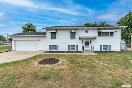 609 27th St East Moline, IL 61244