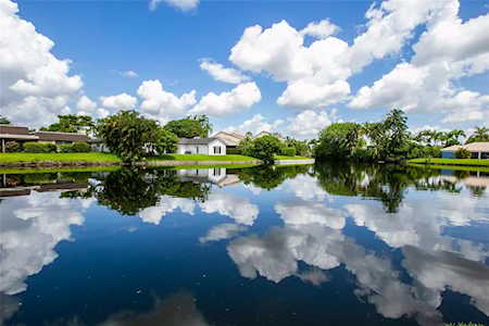 651 E Lake Dasha Ln Plantation, FL 33324