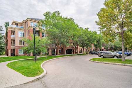 24 Hemlock Crescent SW #1303 Calgary, AB T3C 2Z1