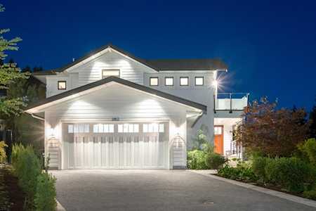 283 Monteray Avenue North Vancouver, BC V7N 3E7