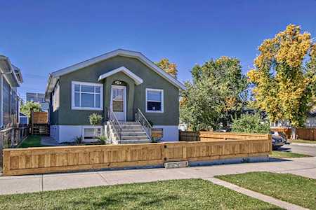 433 7A St NE Calgary, AB T2E 4E9