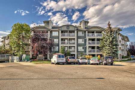 35 Richard Ct SW #114 Calgary, AB T3E 7N9