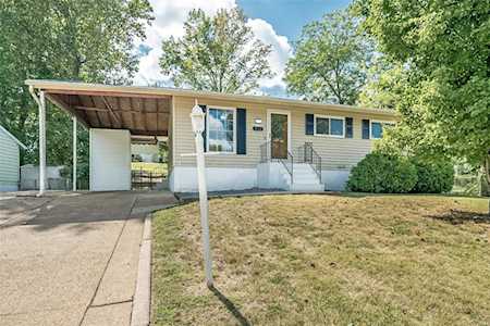 412 Fairwick Dr St Louis, MO 63129