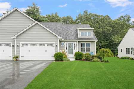 109 Fox Hollow Rd North Kingstown, RI 02852