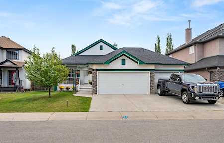 528 Sandy Beach Cove Chestermere, AB T1X1H8