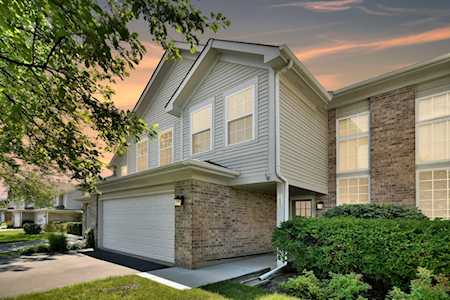 162 Sherwood Ct Roselle, IL 60172