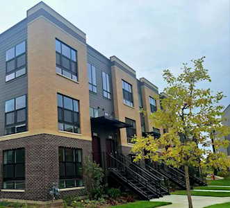 2212 Venture Dr Schaumburg, IL 60173