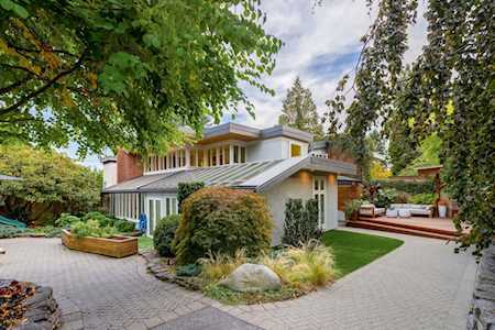 3708 Edgemont Boulevard North Vancouver, BC V7R 2P7