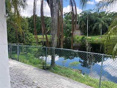 801 Mockingbird Ln Plantation, FL 33324