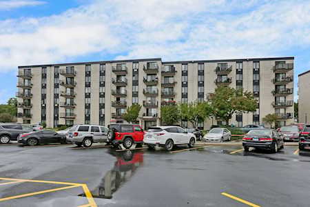 9128 W Terrace Dr #1C Niles, IL 60714