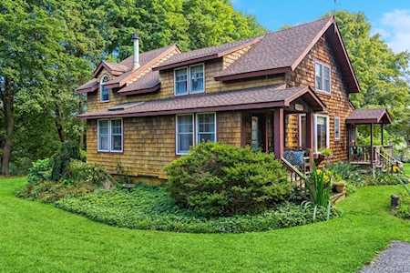 69 Granite Springs Rd Granite Springs, NY 10527