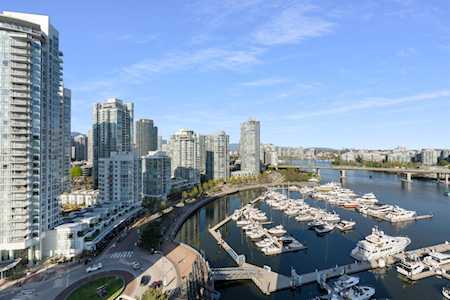 1228 Marinaside Crescent #1906 Vancouver, BC V6Z 2W4