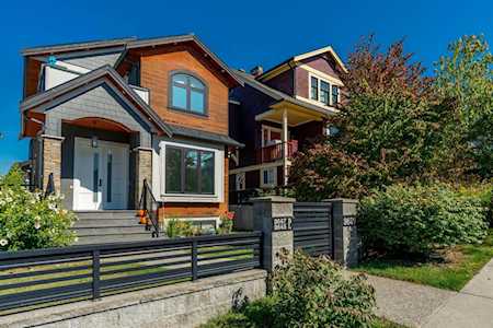 3649 Oxford Street Vancouver, BC V5K 1P4