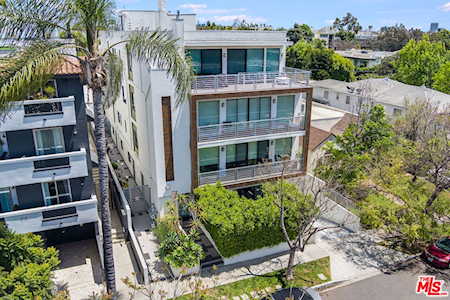 812 N Croft Ave #PH302 Los Angeles, CA 90069