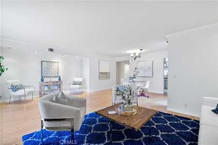 1900 Vine St #310 Hollywood, CA 90068