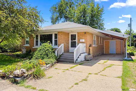 912 Chestnut St Pekin, IL 61554