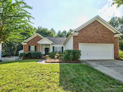 8211 Poplar Grove Circle Waxhaw, NC 28173