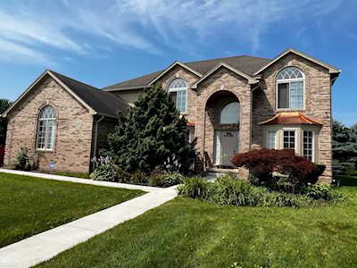 49435 Lehr Dr Macomb, MI 48044